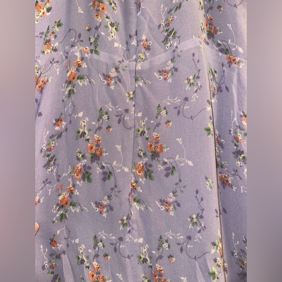 Reformation Naples Dress in Purple Ditsy
Floral size 6 - Picture 12 of 16